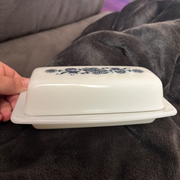 Pyrex Butter Dish w/ Lid Old Town Blue Onion Milk Glass 72-B VINTAGE MADE IN US - Picture 2 of 6